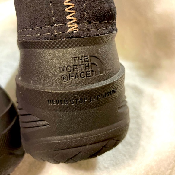 The North Face - Girls Suede WaterProof Boots sz 4 New- 200 gram Insulation - Picture 4 of 8